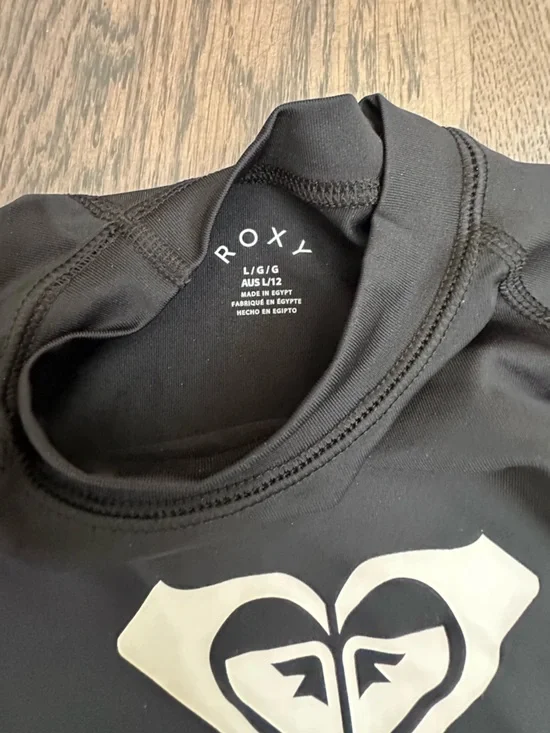 NWT Roxy Rashguard Size L - Picture 6 of 6